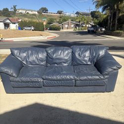 Free 2 Couches
