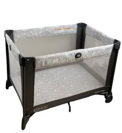 Graco Pack 'n Play Portable Playard – Cute Safari Animal Pattern (Excellent Condition)