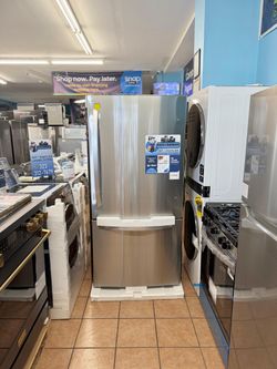 LG 33 in Wide 26 cu. ft. Bottom Freezer Refrigerator Stainless Steel