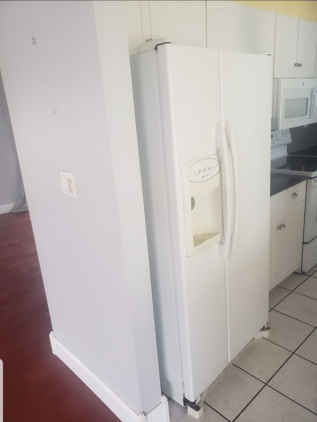 Full white appliances kitchen set - everything works and in great condition !