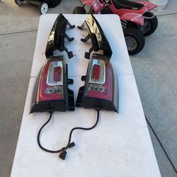 Yukon Rear Tailgate Lights 
