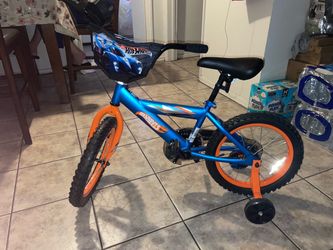 Hot Wheels Kids Bike with Training Wheels