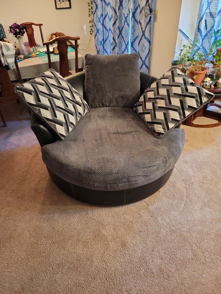 Round Couch Great Condition