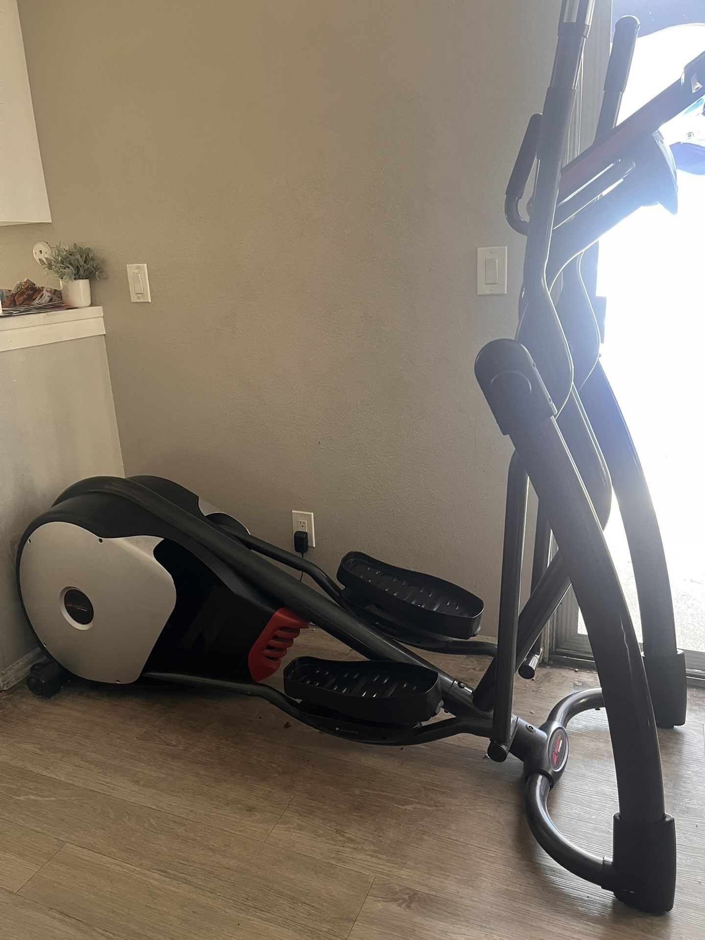 Elliptical (Electric Plug-in)