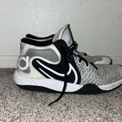 MENS SIZE 14 NIKE KD TREY VIII WHITE AND BLACK