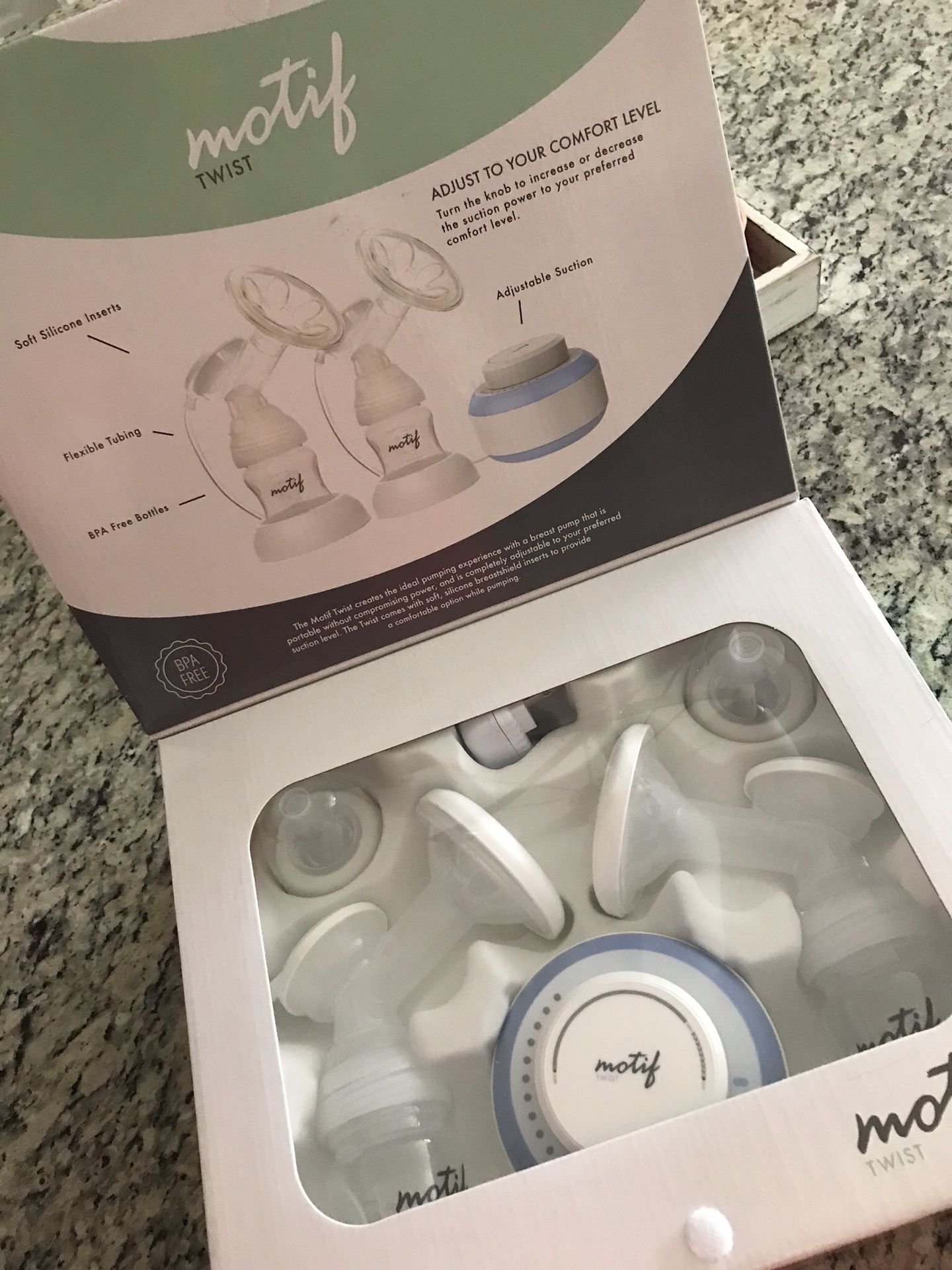 Motif breast pump