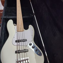 Squier Jazz Bass V