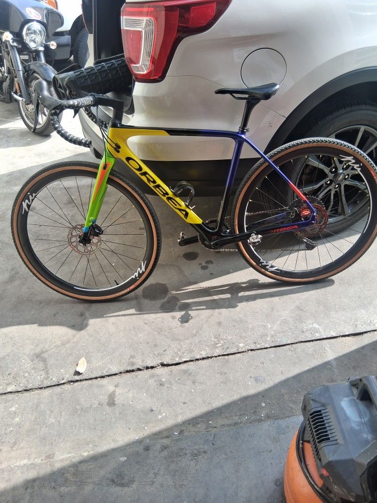 Road Bike That Stands Out 
