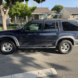 2000 Ford Explorer