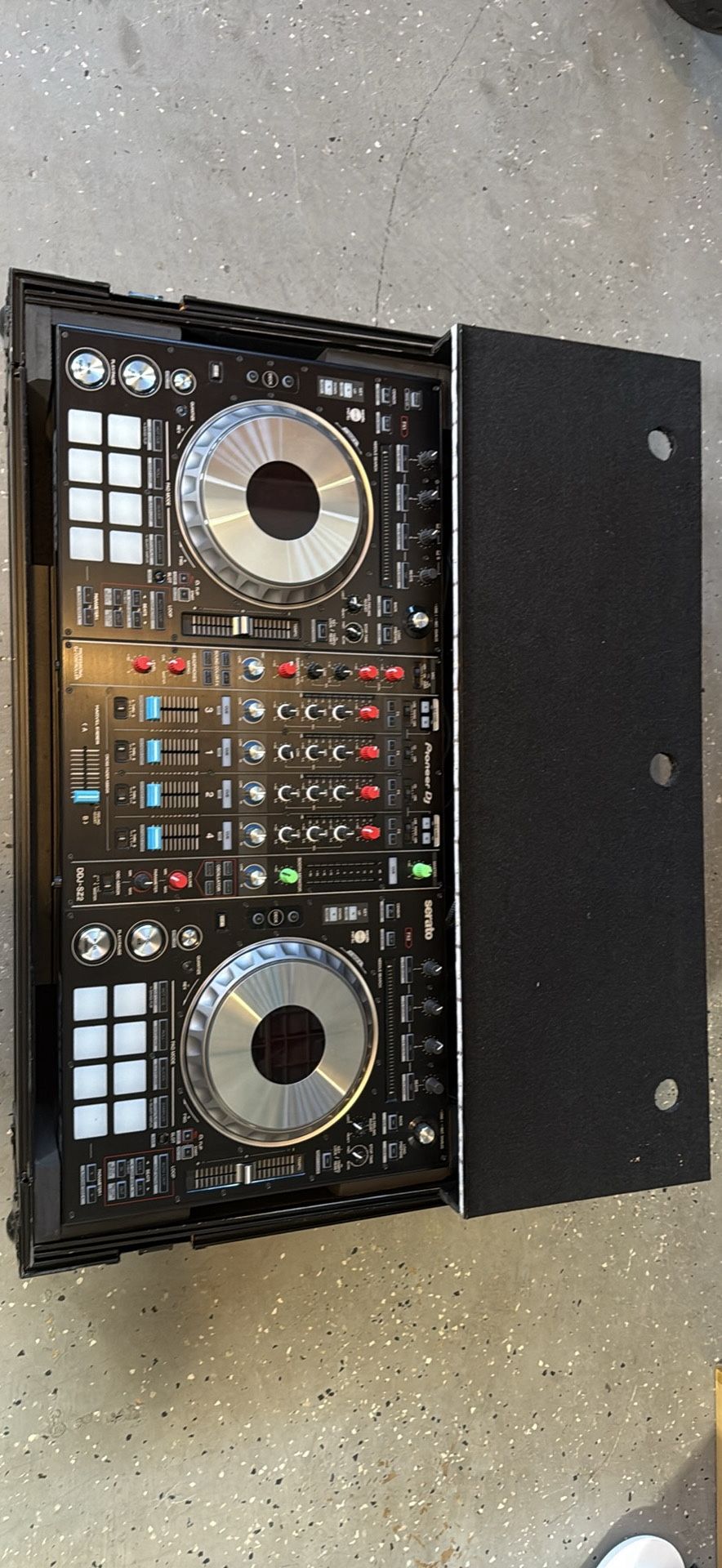 Pioneer DJ SZ2 With Road Case