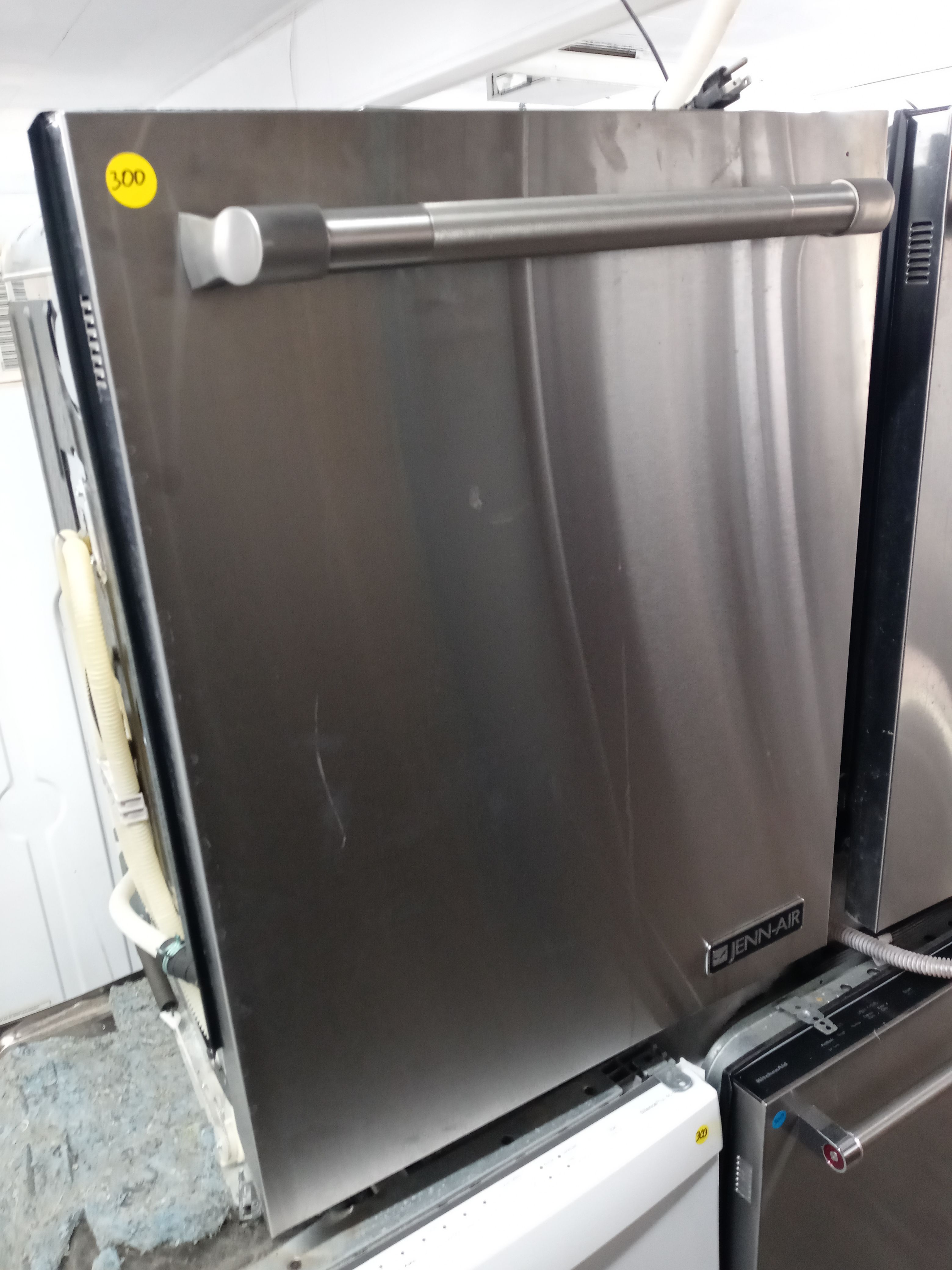 Jenn-Air stainless steel dishwasher with stainless tub - Free delivery