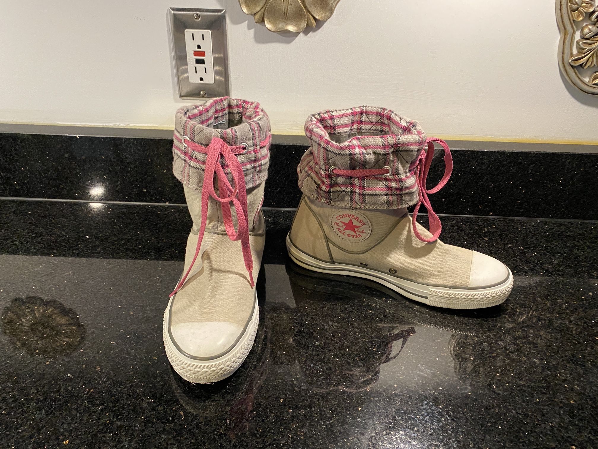 Converse Chuck Taylor Andover High Top Boots Tan Pink Plaid Lace Women’s Size 8