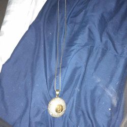 Number  8 Gold Chain &  pendant
