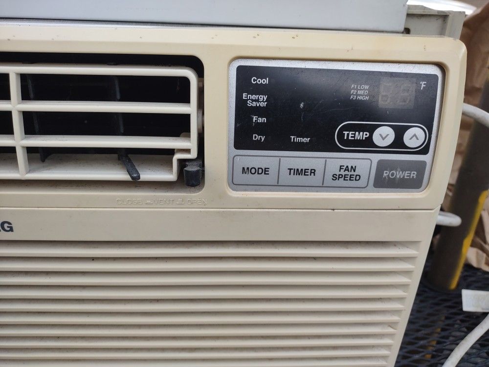 8000 BTU Window Air Conditioner With Remote