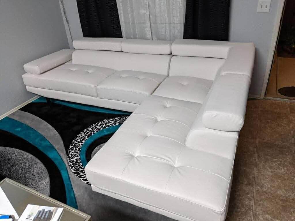 New Leather Sectional Couch / Free Deliveru