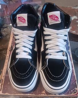 Vans Sk8 Hi kids Size 4.5. Women Size 6. Tenis Vans de niño talla 4.5. Mujer talla 6