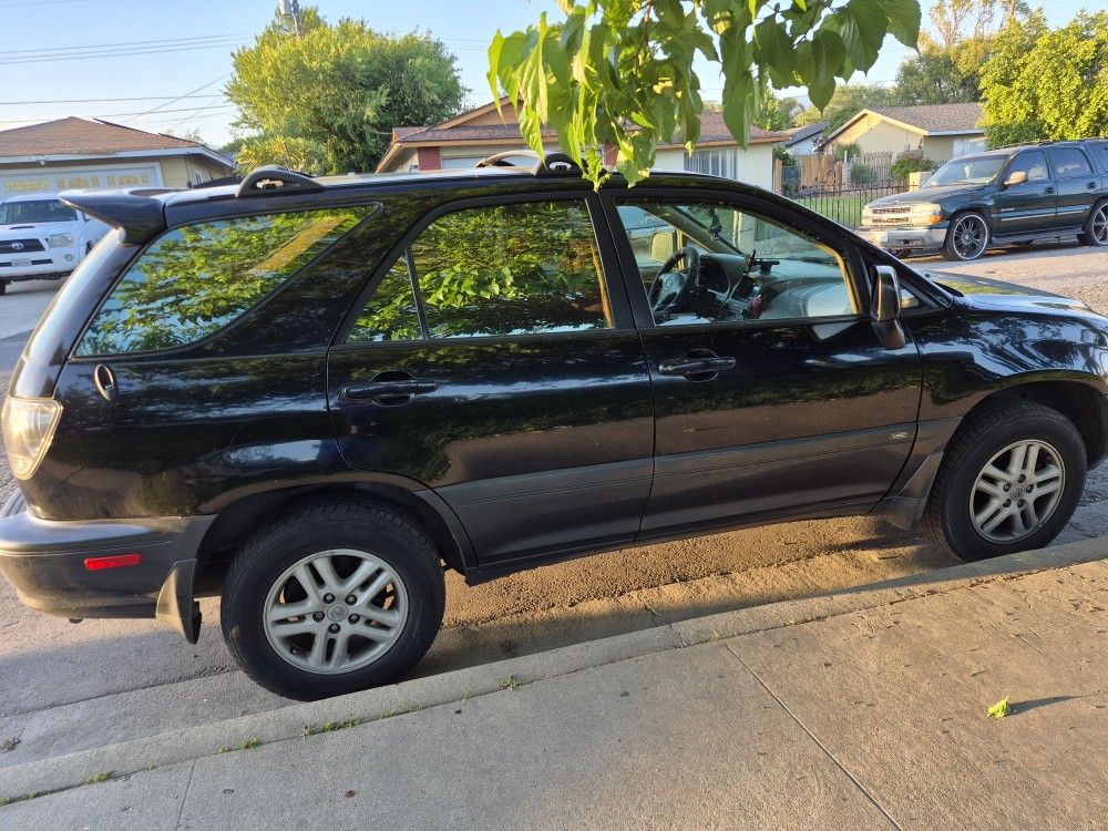 2001 Lexus Rx 300 for Sale in San Bernardino, CA - OfferUp