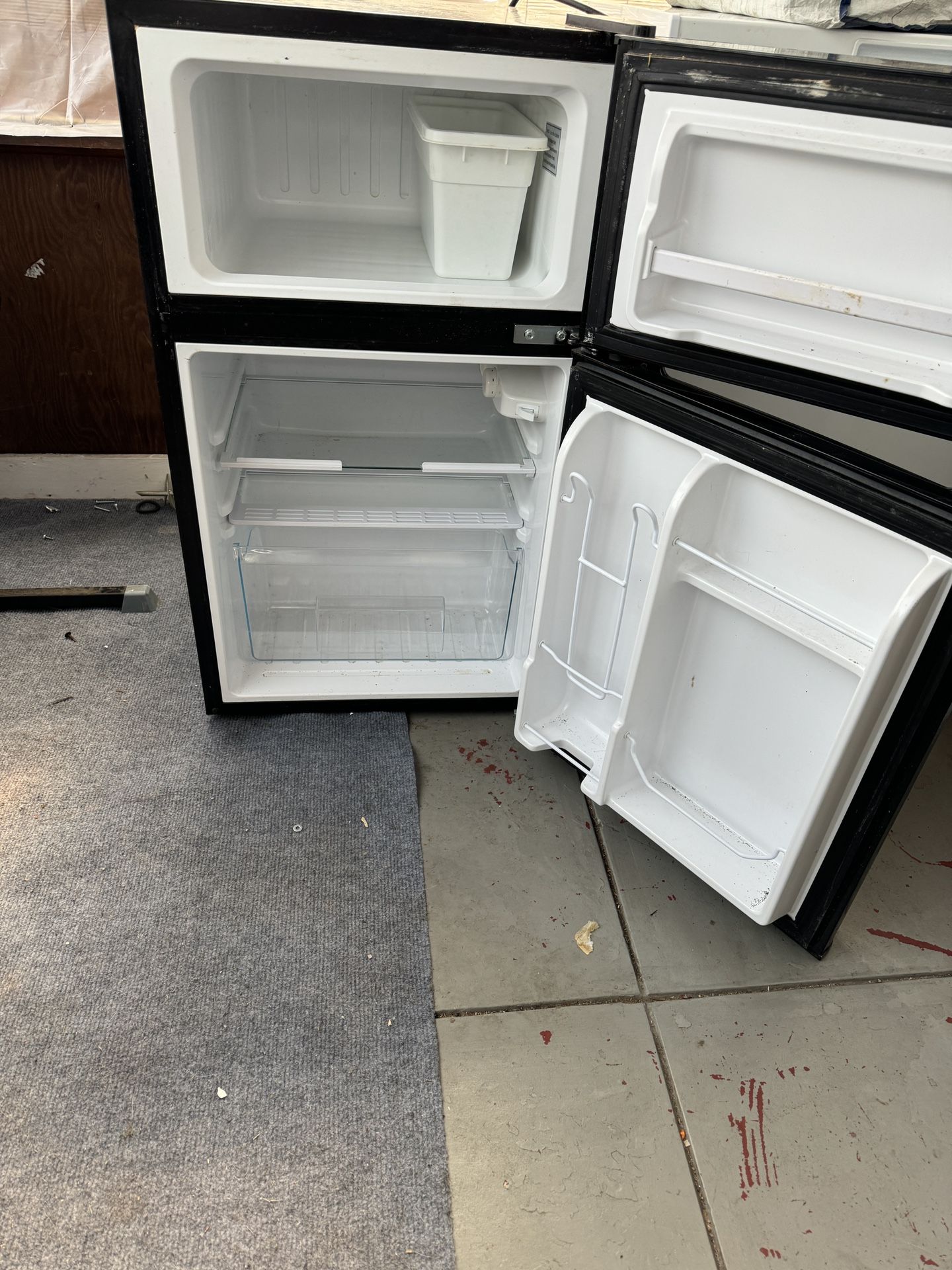 Mini Fridge/freezer