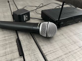 Samson Q7 wireless microphone with Samson Sr5 Receiver