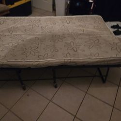 Twin Size Roll Away Bed