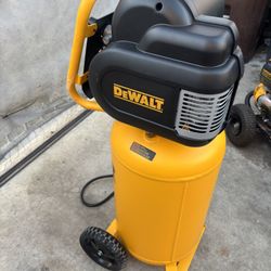 Compresor Dewalt. 15 Galones. 