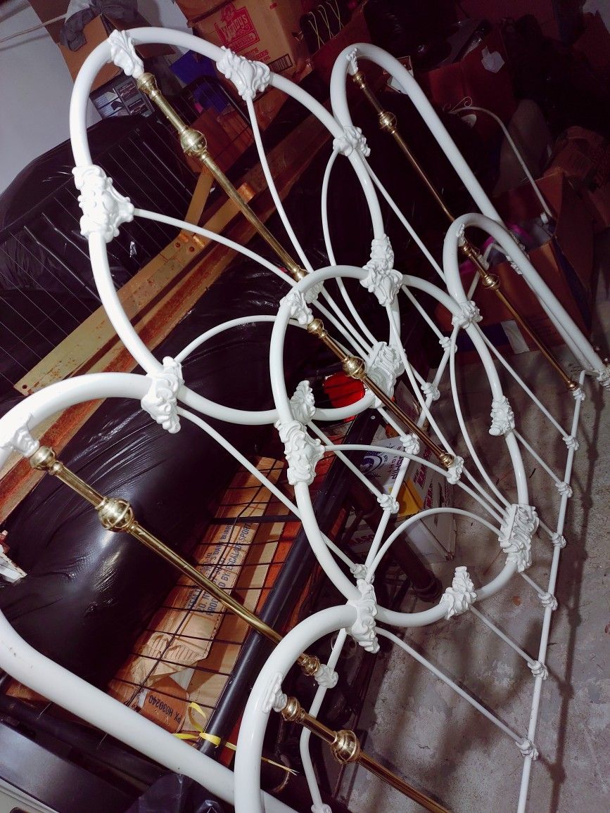 BEAUTIFUL BEDFRAME/ BACKBOARD