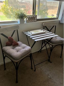 BISTRO SET LIKE NEW