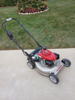 Honda HRR216K9VLAA Lawn Mower with Smart Drive,  Electric Start, & Clip Director
