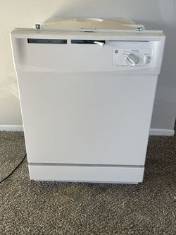 GE dishwasher white