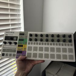 Arturia Beatstep Pro MIDI Arranger/ Controller