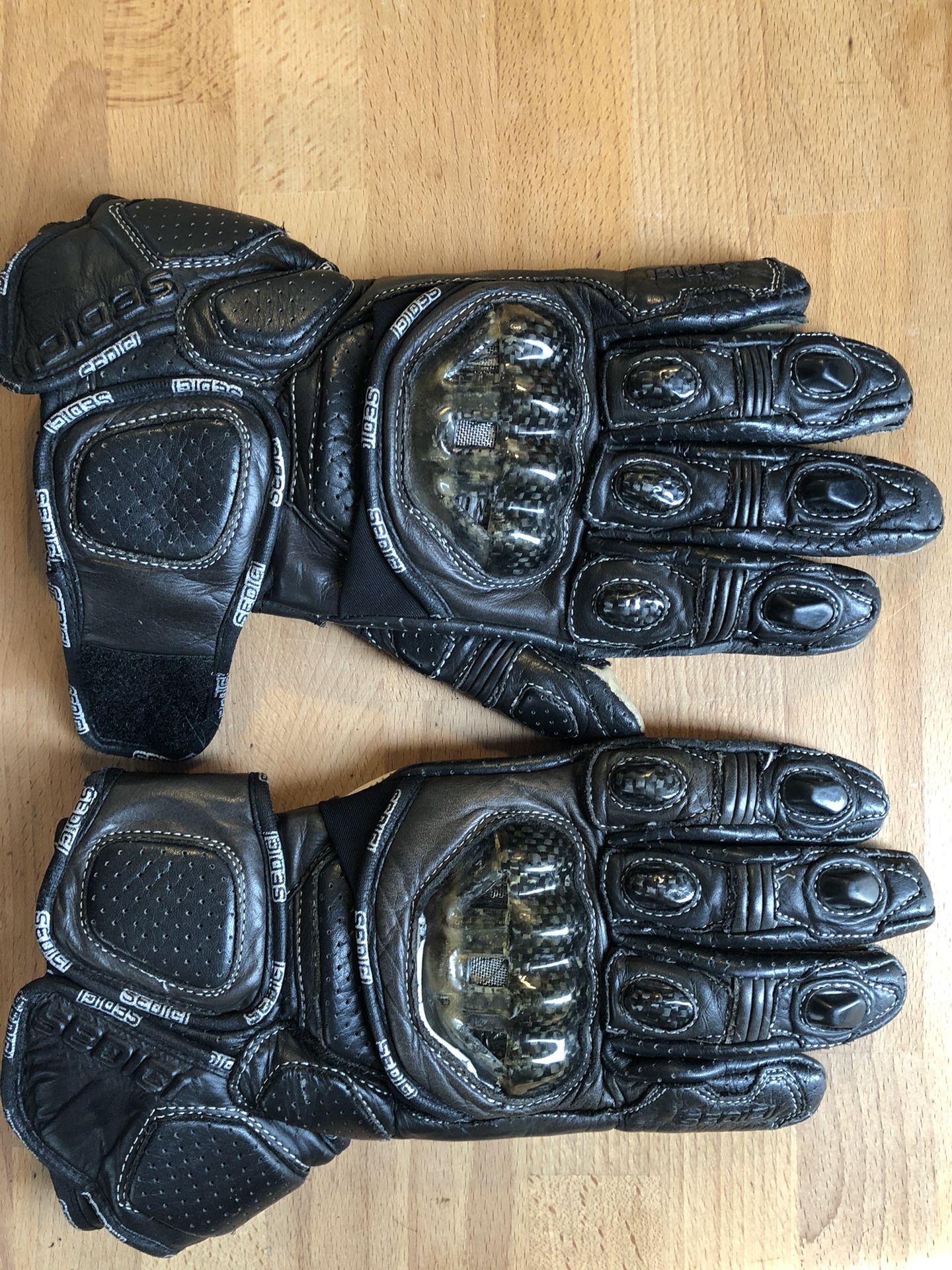 SEDICI #16 GLOVES