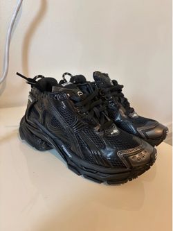 Balenciaga Runners all black (gloss)