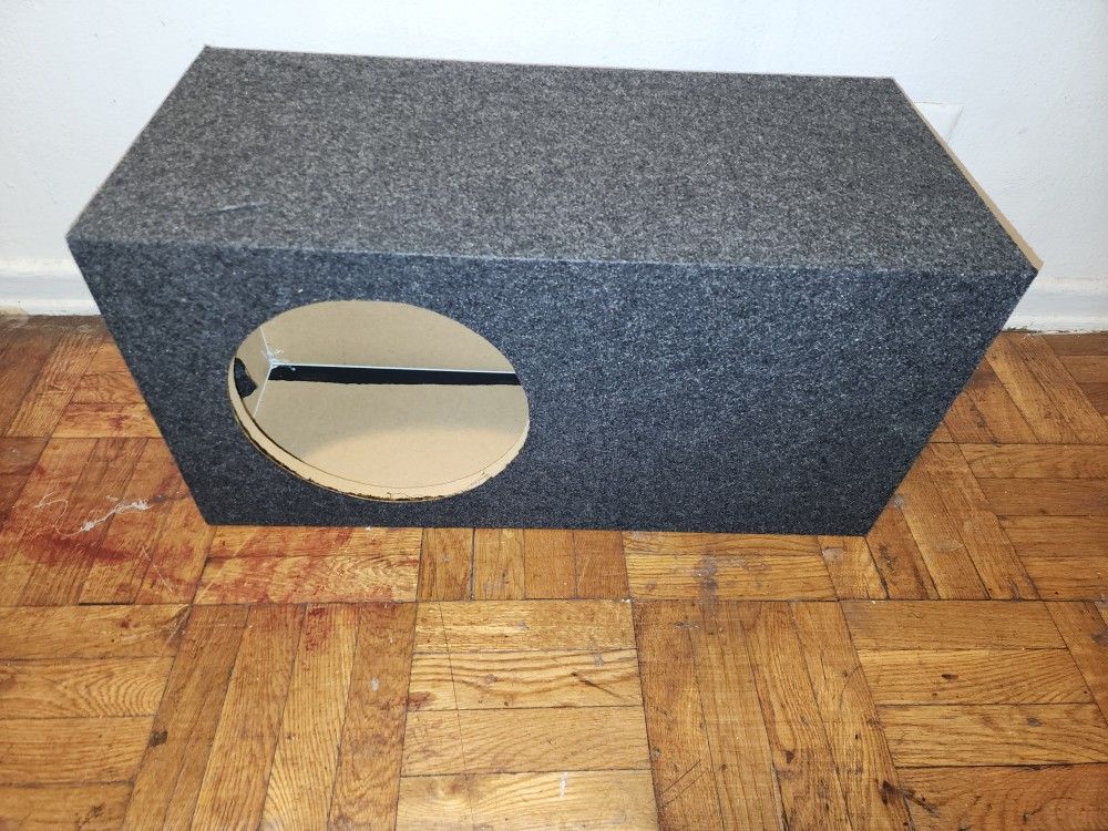Single 12 Inch SPL XL Heavy Duty Side Ported Subwoofer box Enclosure
3.0 cubic feet Box dimensions: 30 x 15 x 15 inches