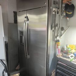GE side by side Refrigerator 42in