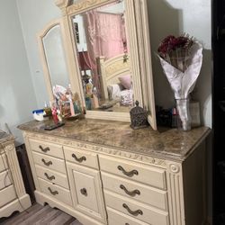 Vaughan Bassett Kings Size Marble Top Bedroom Set 