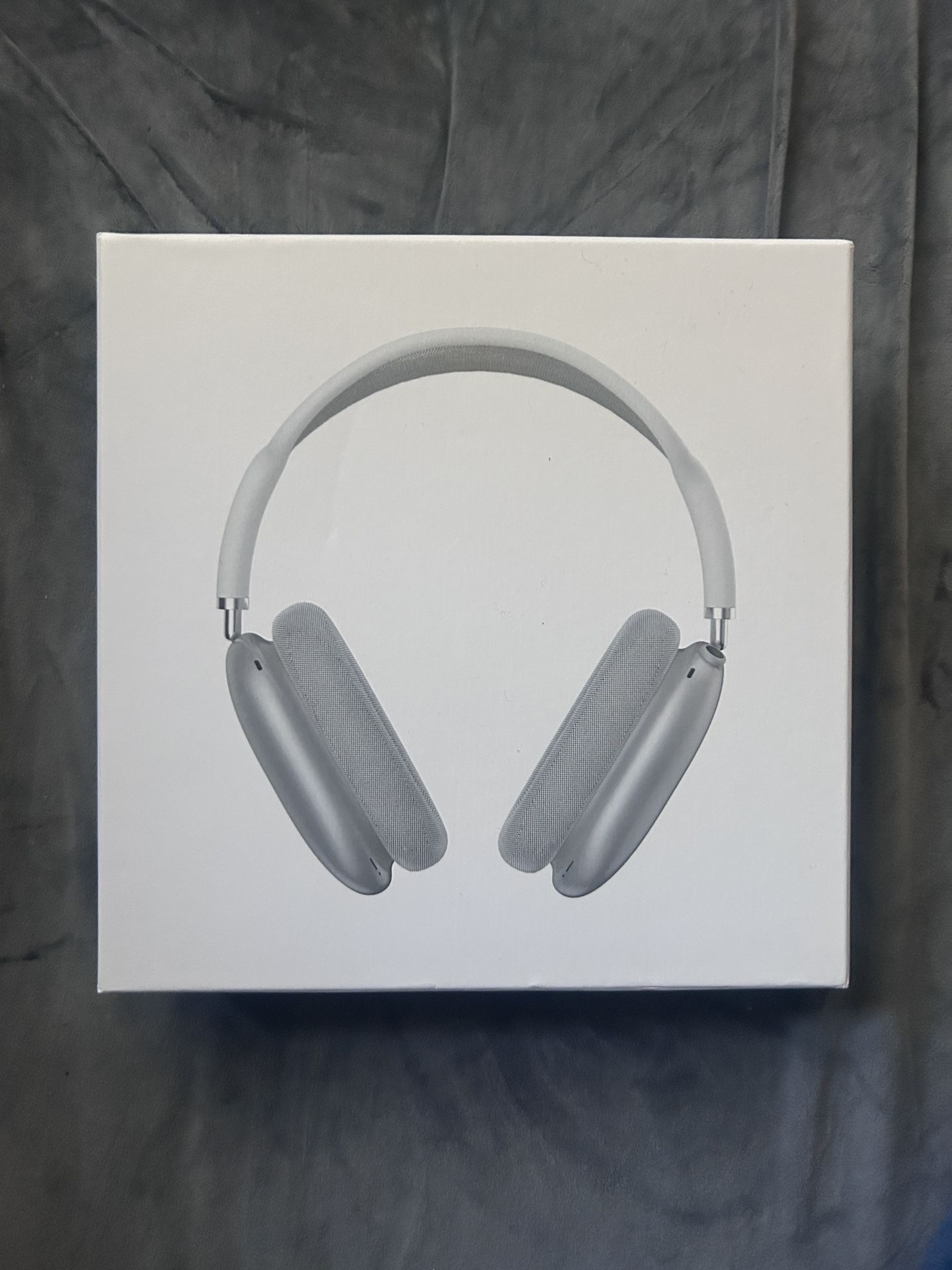 AirPod Max, Color Is Sliver.