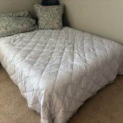 Full Bed w/ Mattress 