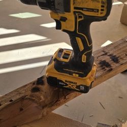 Dewalt Drill With Battery 5 AH