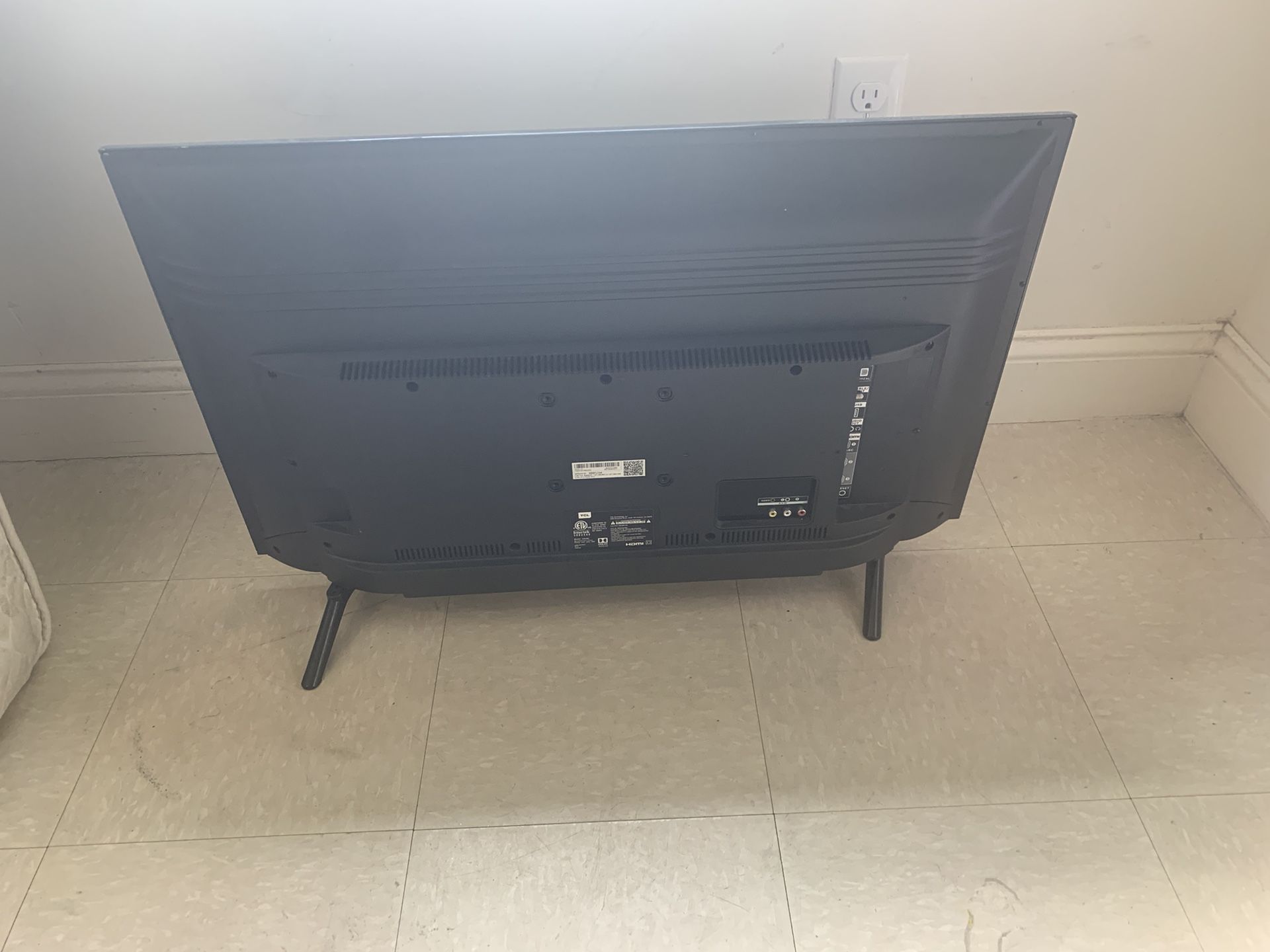28” TCL Roku Tv
