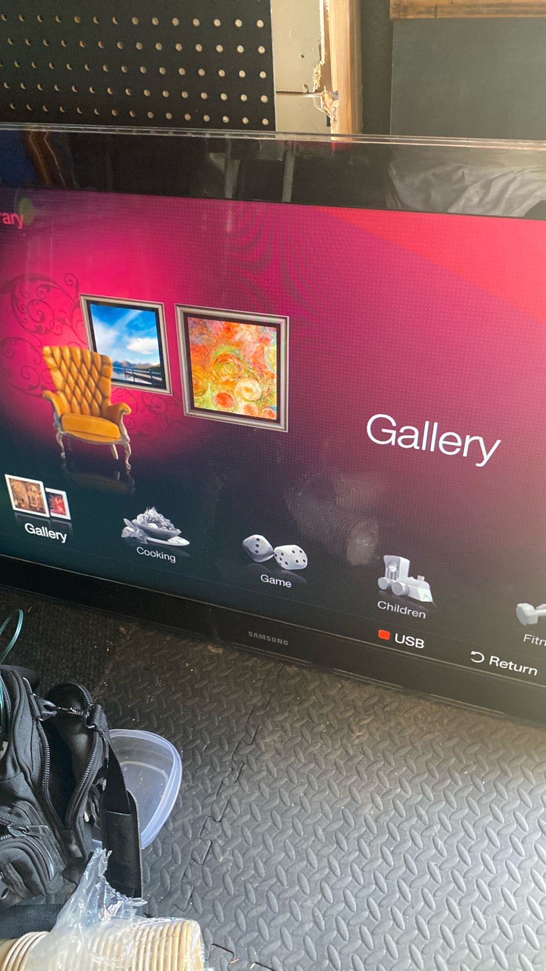 Samsung 52 Inch smart tv
