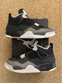Size 9 (Pre owned, comes with box) - Air Jordan 4 retro fear 2024