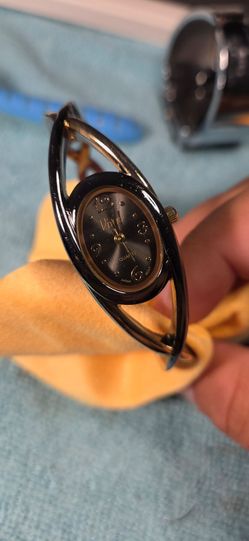 Vivi Black & Gold Bangle Cuff Watch – Japan Quartz