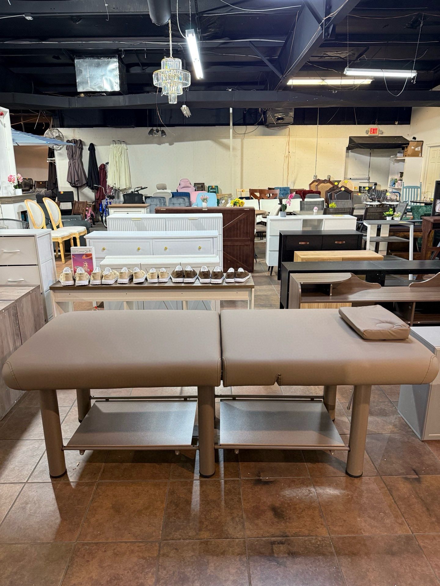 Massage Table, Holaki Heavy Duty Metal Frame Massage Bed with PU Leather, Modern Esthetician Bed for Physical Therapy Spa Tattoo Foot Massage(Brown)