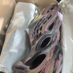 adidas Yeezy Foam RNR MX Carbon