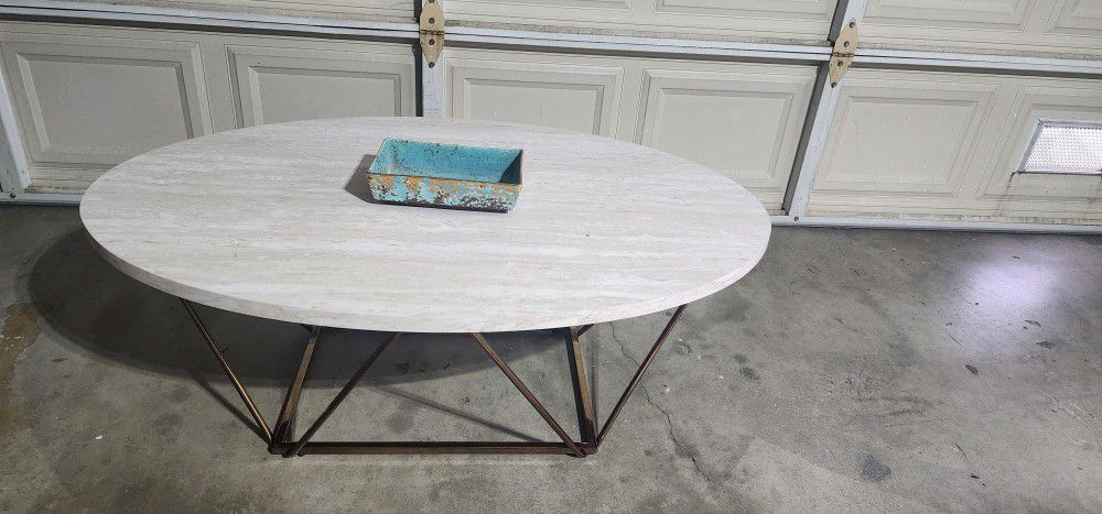 **PENDING PICK UP**Adorable Coffee Table