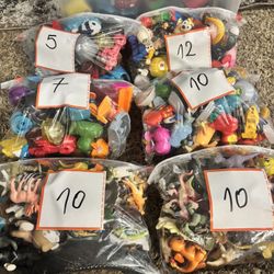 Small Figure  Prices Is In Box