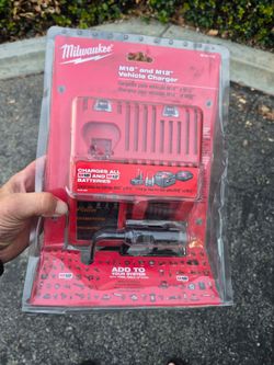 Milwaukee battery charger m18 & m12