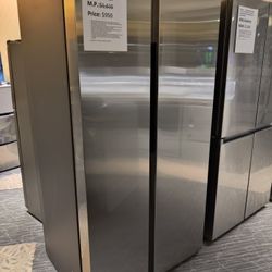 New SAMSUNG 36 in. 22.6. Cu Ft. Smart Side by Side Refrigerator in fingerprint - Resistant Stainless