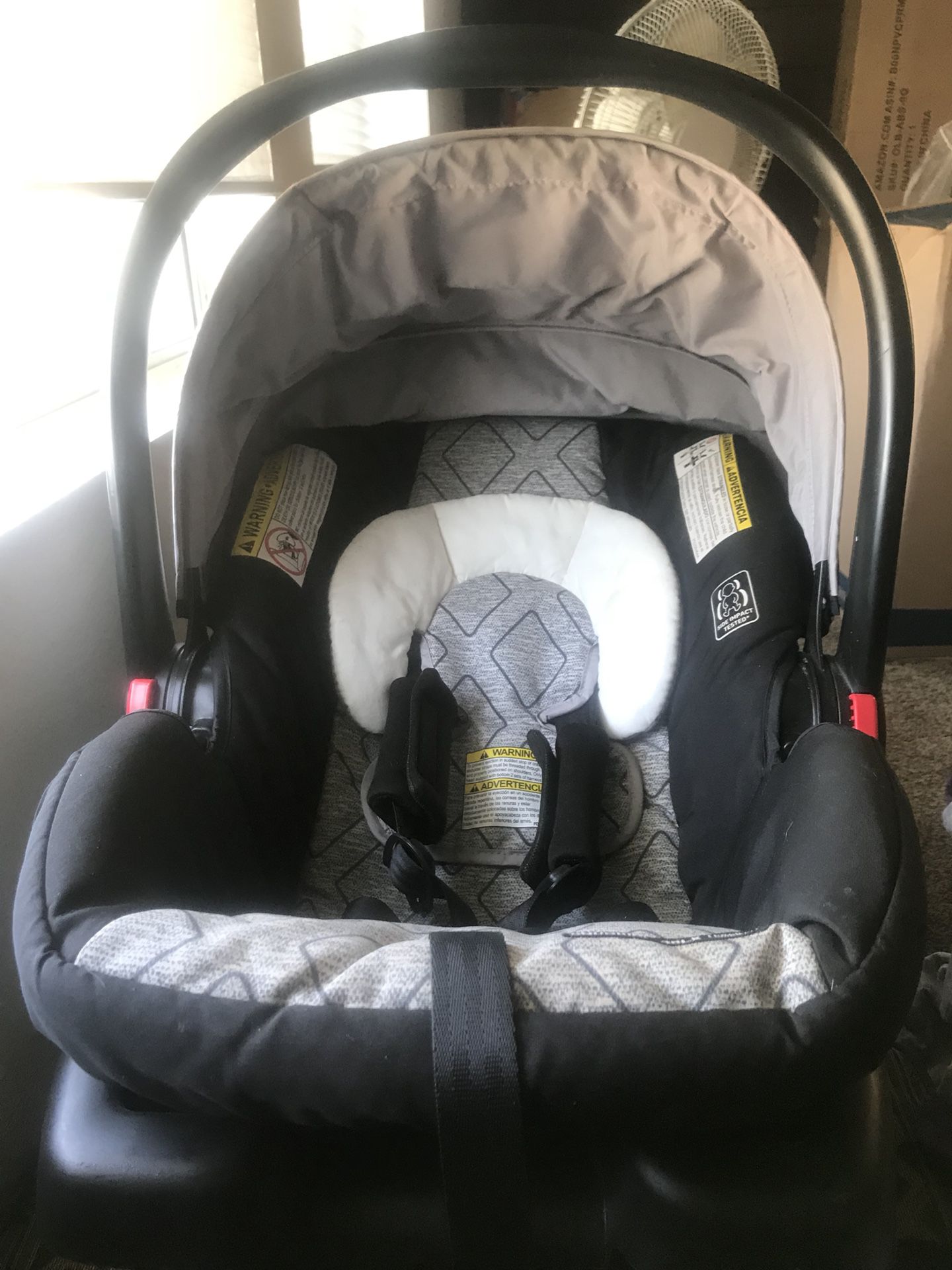 Graco snugride 30 LX infant car seat like new