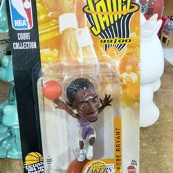 Kobe Bryant jams Action Figure 